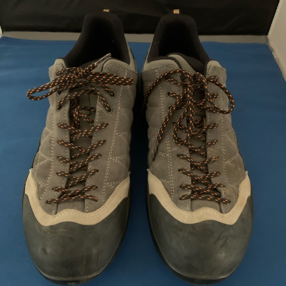 Scarpa Mens Trail shoes, Suede upper, Vibram soles.